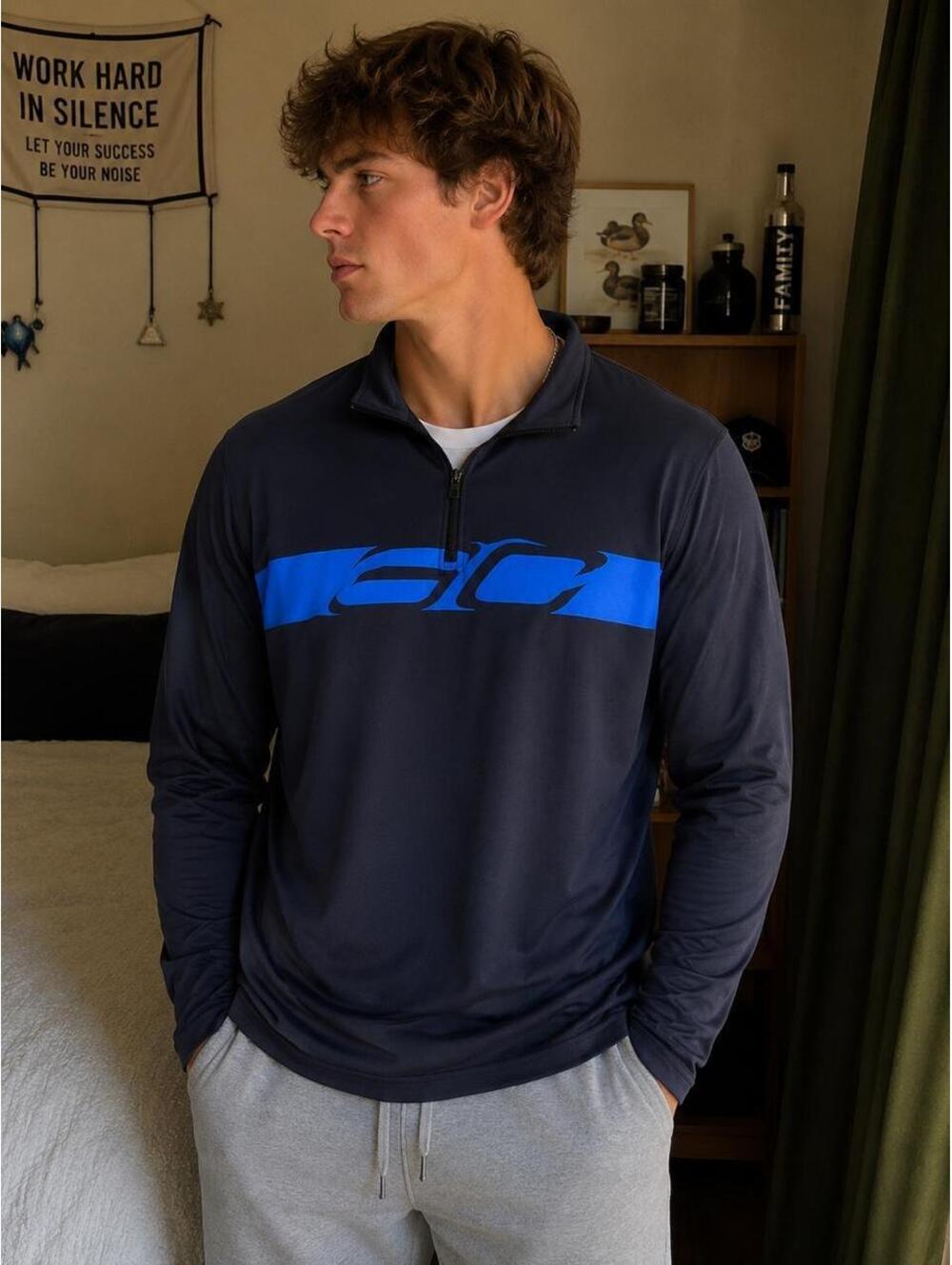 Under Armour Men's Navy and Blue Sweatshirt